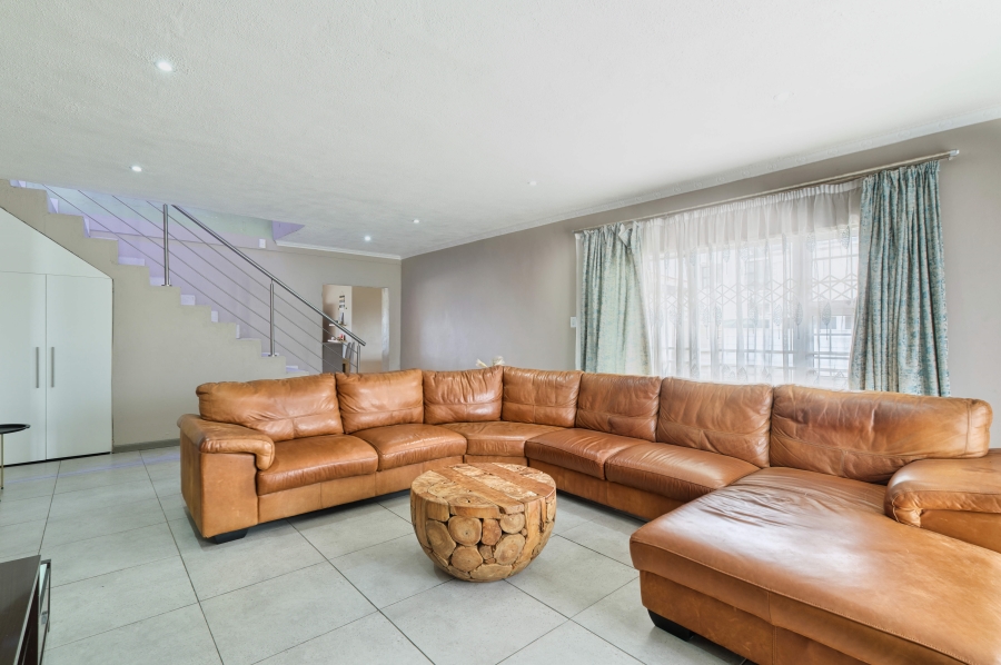 5 Bedroom Property for Sale in Fairview Eastern Cape